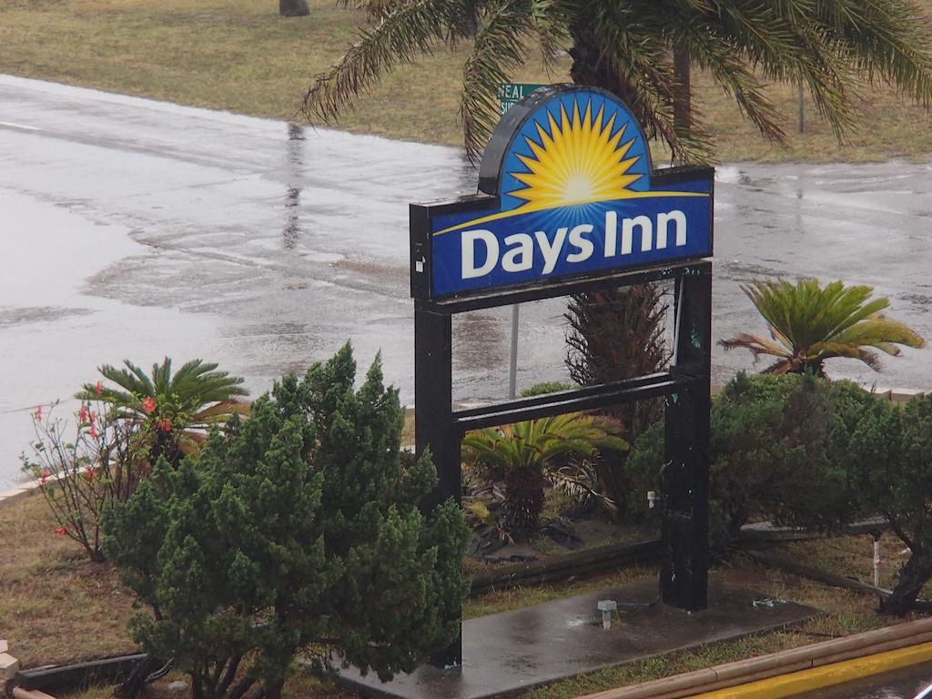 Days Inn By Wyndham Corpus Christi Beach Exteriör bild